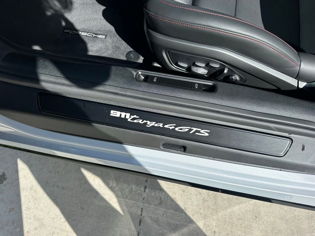 Thumbnail: 2026 Porsche 911 - 23