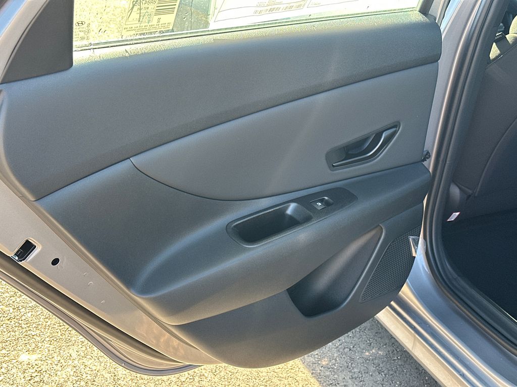 Used 2025 Silver Hyundai SEL Sport image 21