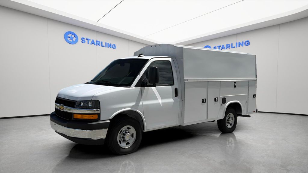 2026 Chevrolet Express Chassis Blanco (Summit White) Van Tracción trasera 8 velocidades Automática
