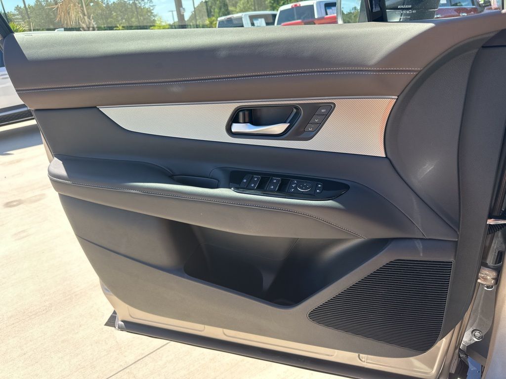 2025 Champagne Silver Metallic Nissan Murano Platinum AWD SUV