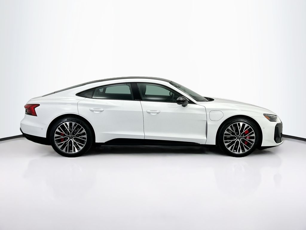 Thumbnail: 2026 Audi e-tron GT - 4