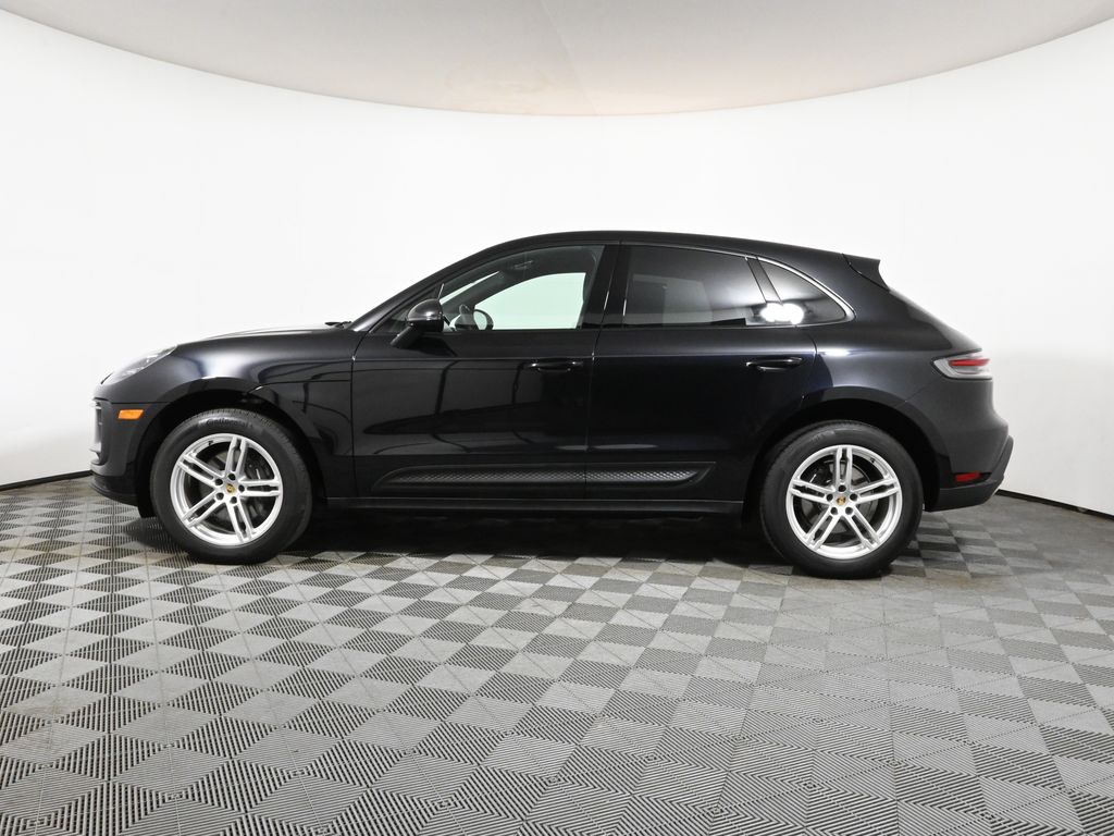 2022 Porsche Macan  2