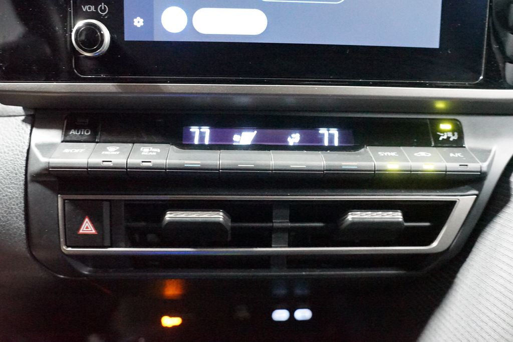 Thumbnail: 2025 Toyota Camry - 24