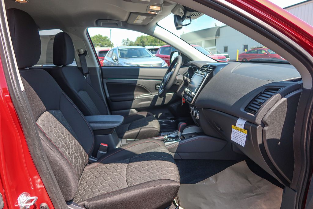 2027 Mitsubishi Outlander Sport LE