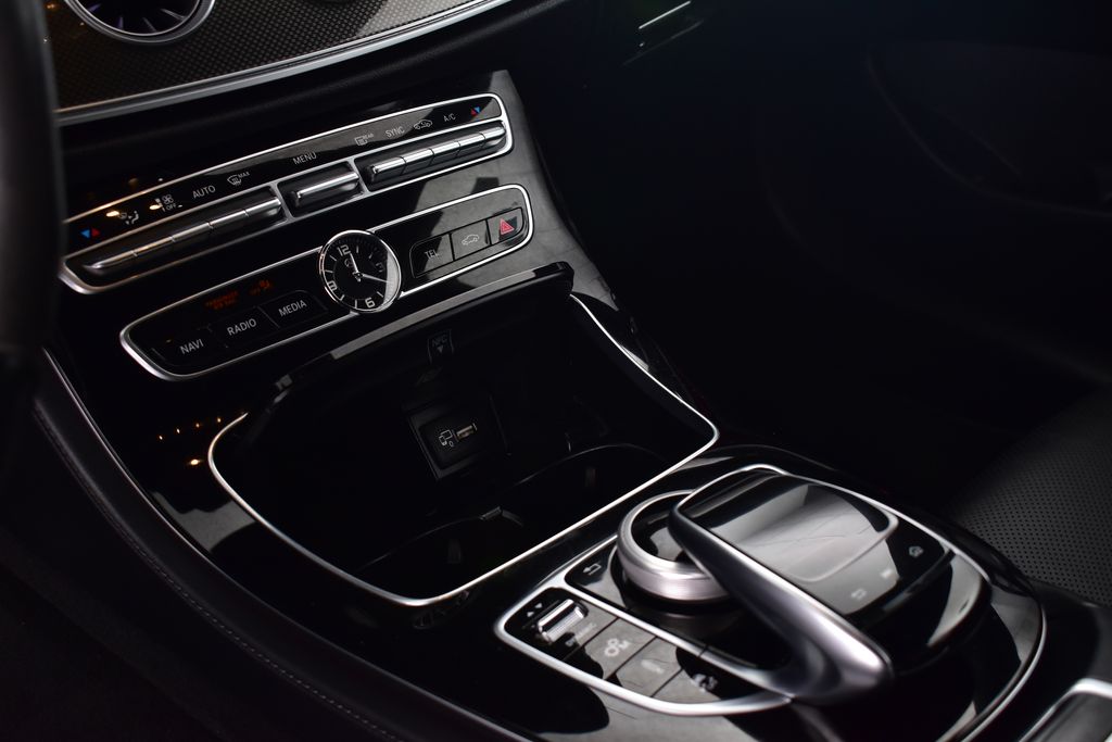 Thumbnail: 2020 Mercedes-Benz E-Class - 17