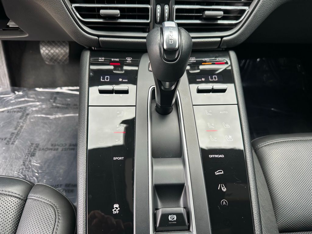 2022 Porsche Macan  22