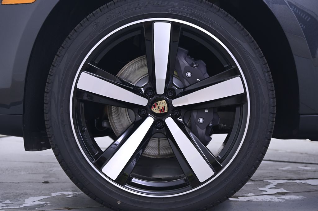 Thumbnail: 2025 Porsche Macan - 11