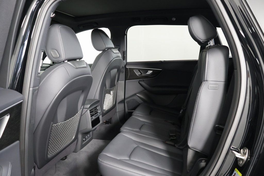 Thumbnail: 2026 Audi Q7 - 6