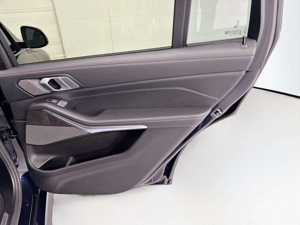 Thumbnail: 2021 BMW X7 - 26