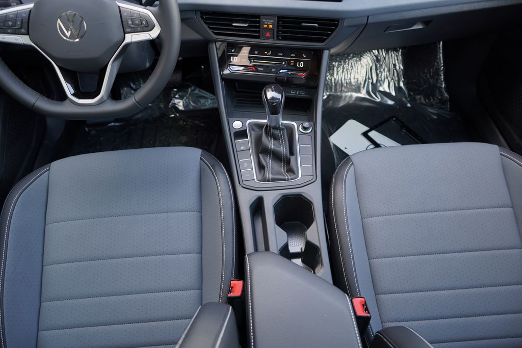 2025 Volkswagen Jetta SE 17