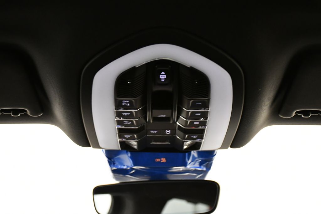 Thumbnail: 2026 Porsche Macan - 21