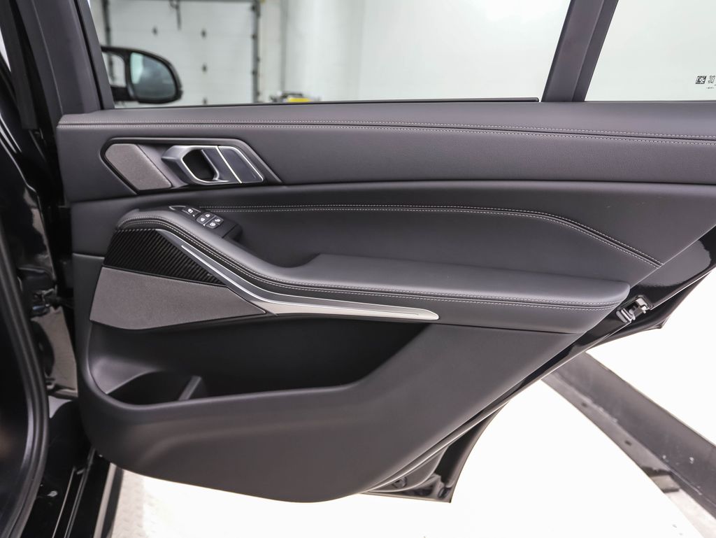 Thumbnail: 2026 BMW X7 - 30