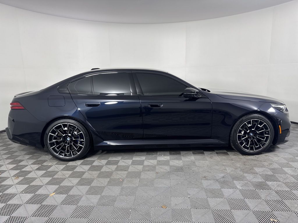 Thumbnail: 2026 BMW M5 - 4