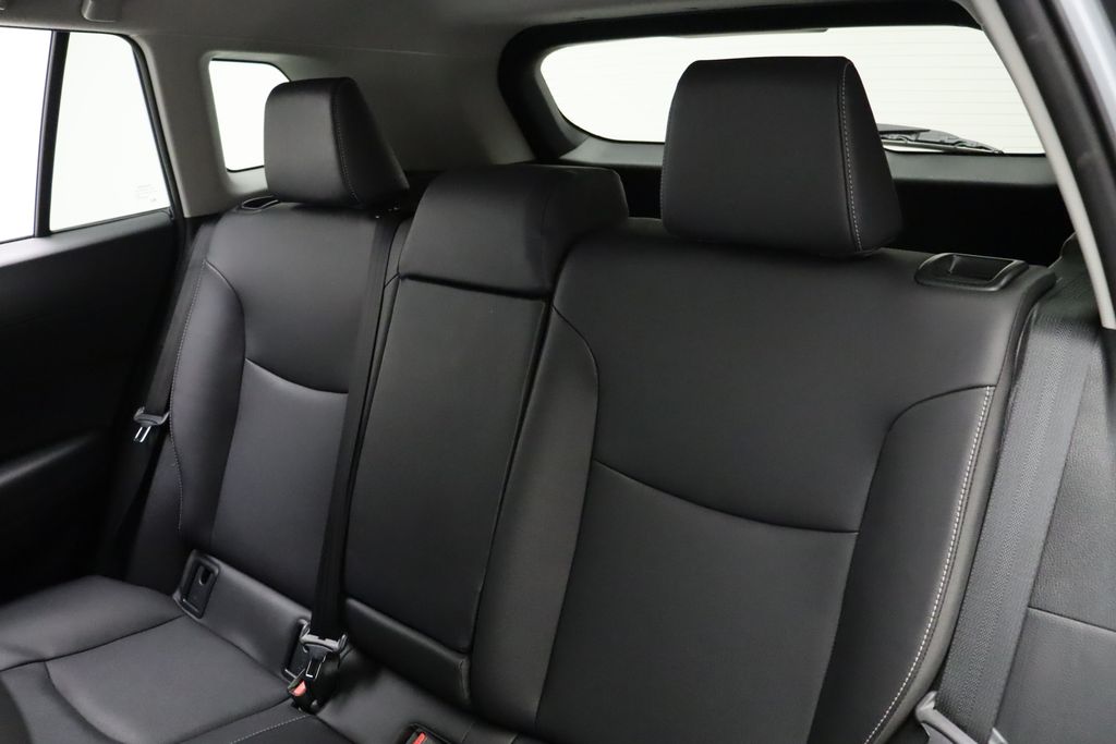 2024 Toyota Corolla Cross XLE 18