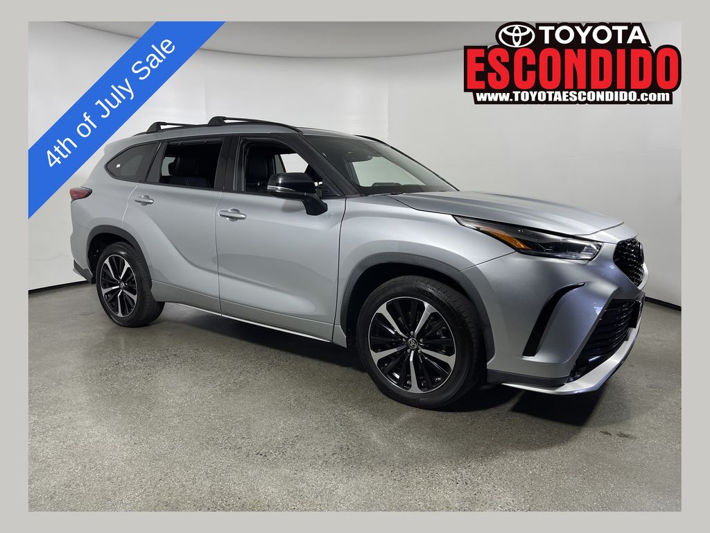 Celestial Silver Metallic 2021 Toyota Highlander SUV / Crossover Front-Wheel Drive 8-Speed Automatic