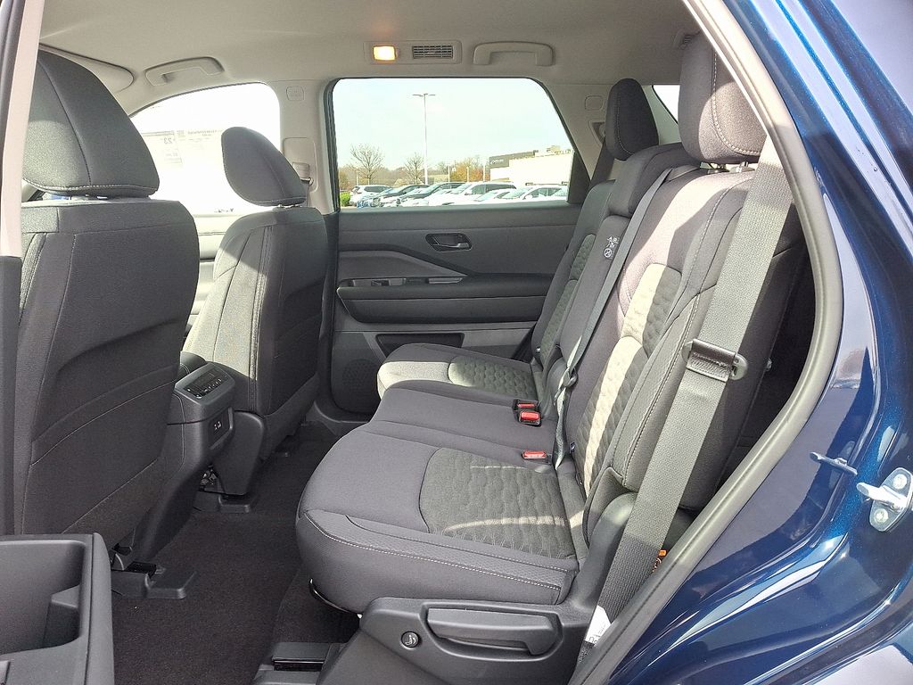 Thumbnail: 2025 Nissan Pathfinder - 6