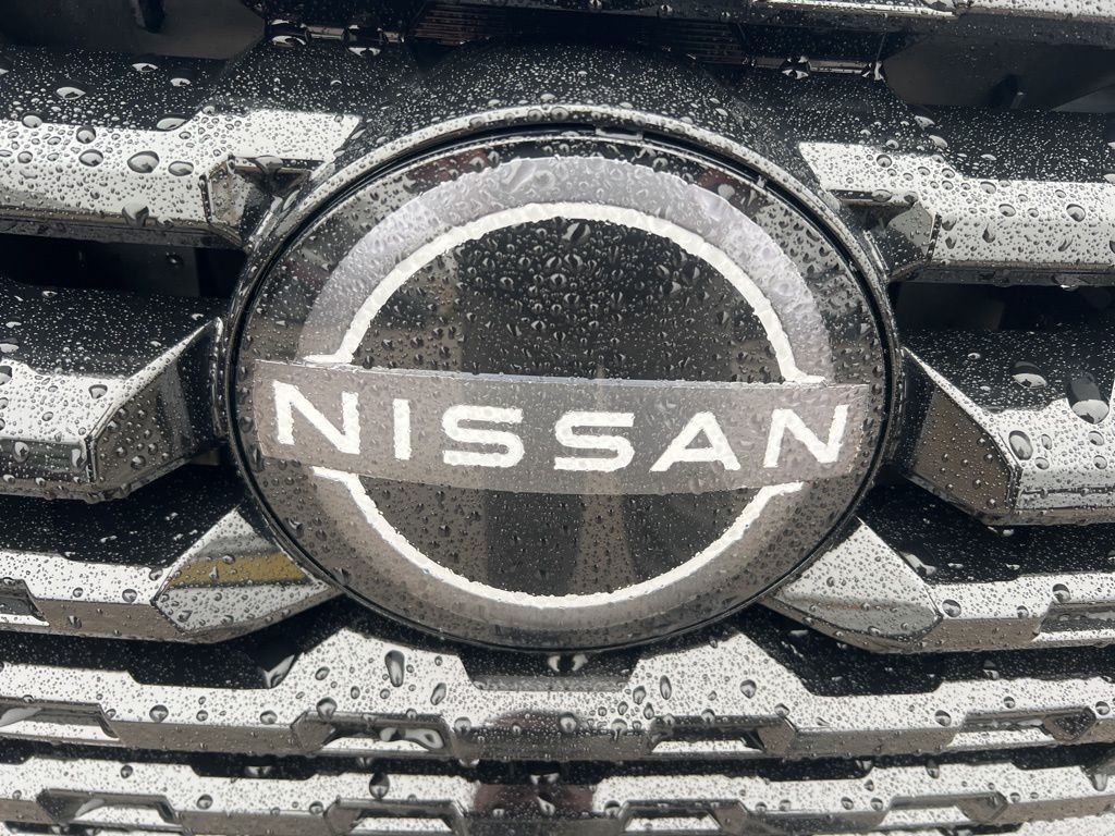 2024 Nissan Kicks SR photo