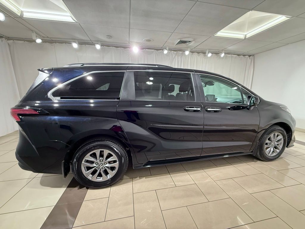 Thumbnail: 2022 Toyota Sienna - 6