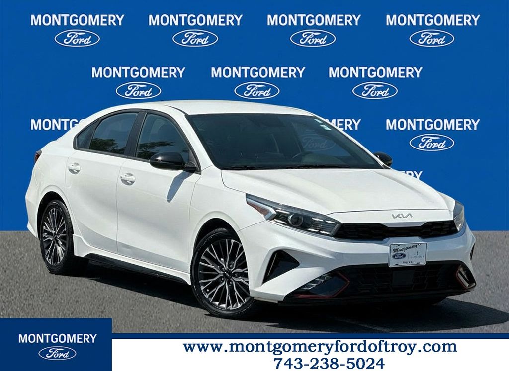 Snow White Pearl 2022 Kia Forte Sedan Front-Wheel Drive Continuously Variable Transmission