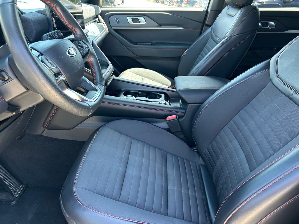 Used 2025 Ford Explorer SUV