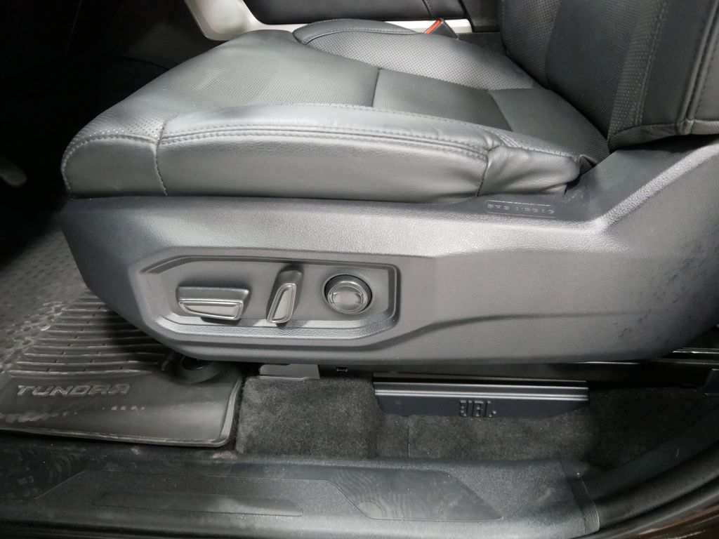 2025 Toyota Tundra Limited - Photo 12