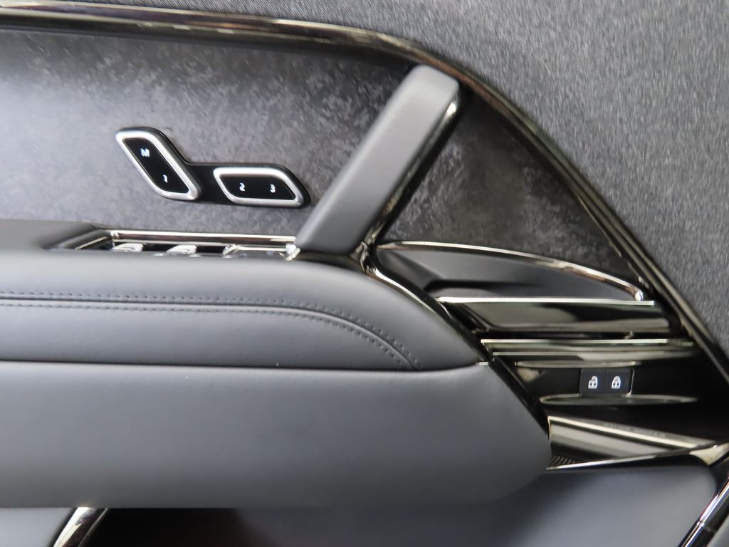 Thumbnail: 2023 Land Rover Range Rover Sport - 22