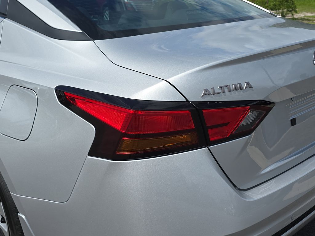 2025 Brilliant Silver Metallic Nissan Altima 2.5 S FWD Sedan