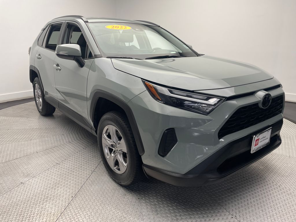 2022 Toyota RAV4 XLE 3