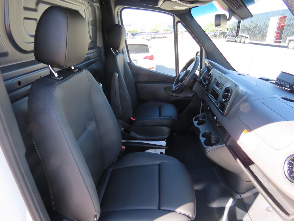 2025 Mercedes-Benz Sprinter 2500 19