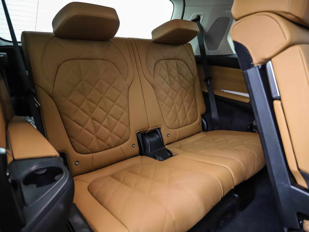 Thumbnail: 2026 BMW X7 - 31