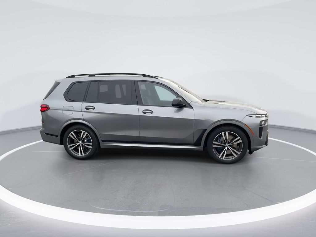 2025 BMW X7 M60i 9