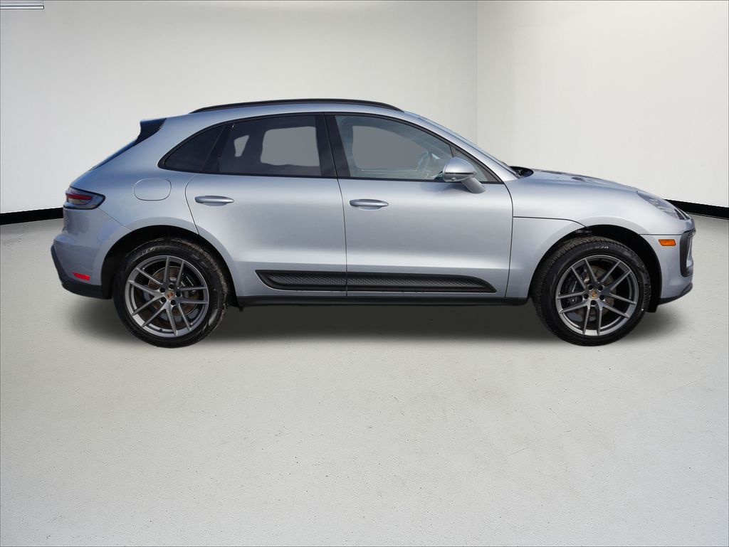 Thumbnail: 2026 Porsche Macan - 8
