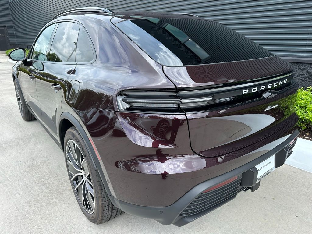 Thumbnail: 2025 Porsche Macan - 3