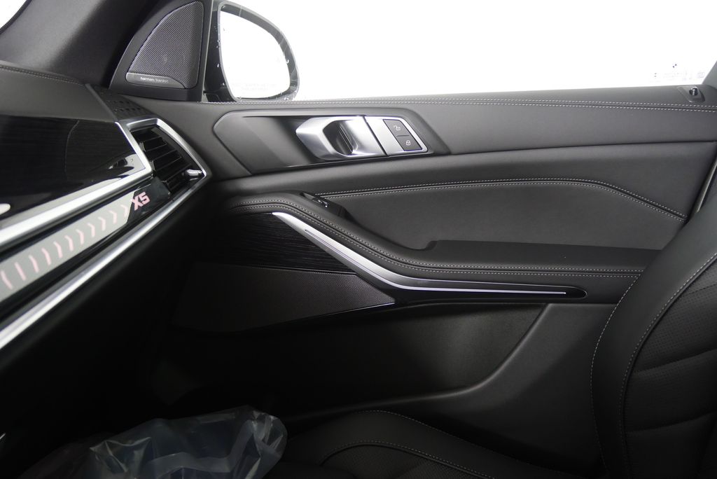 Thumbnail: 2026 BMW X5 - 23