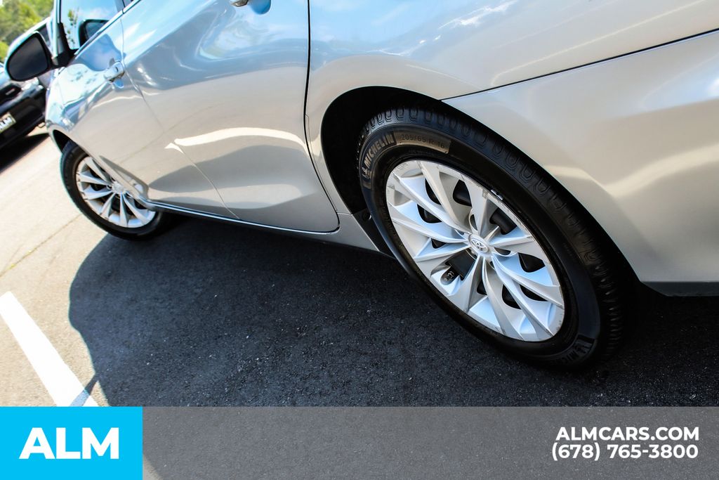 Used 2016 Silver Toyota LE image 10