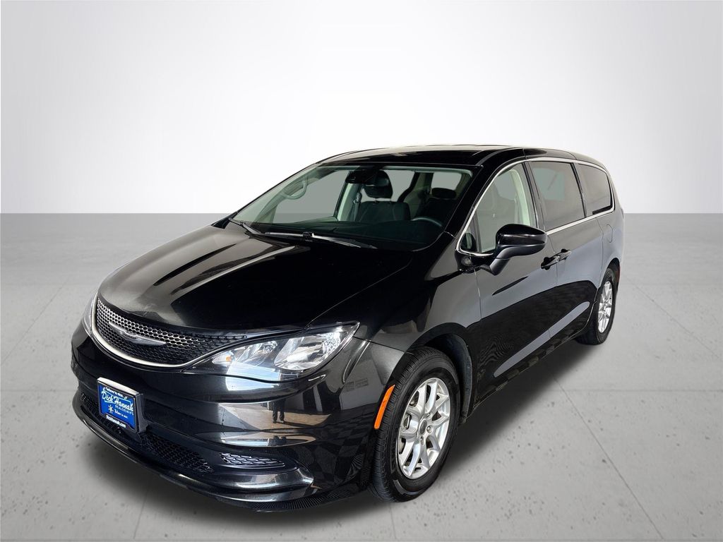 2023 Chrysler Voyager LX