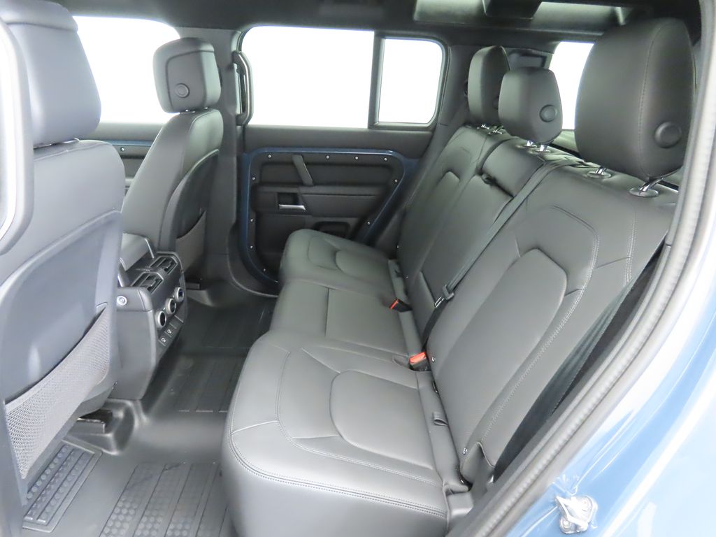 2025 Land Rover Defender 110 21