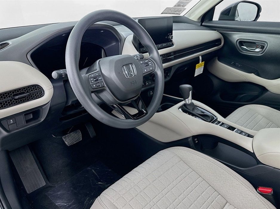 2025 Honda HR-V LX photo