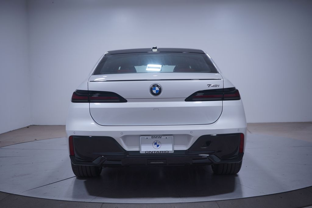 Thumbnail: 2025 BMW 7 Series - 5