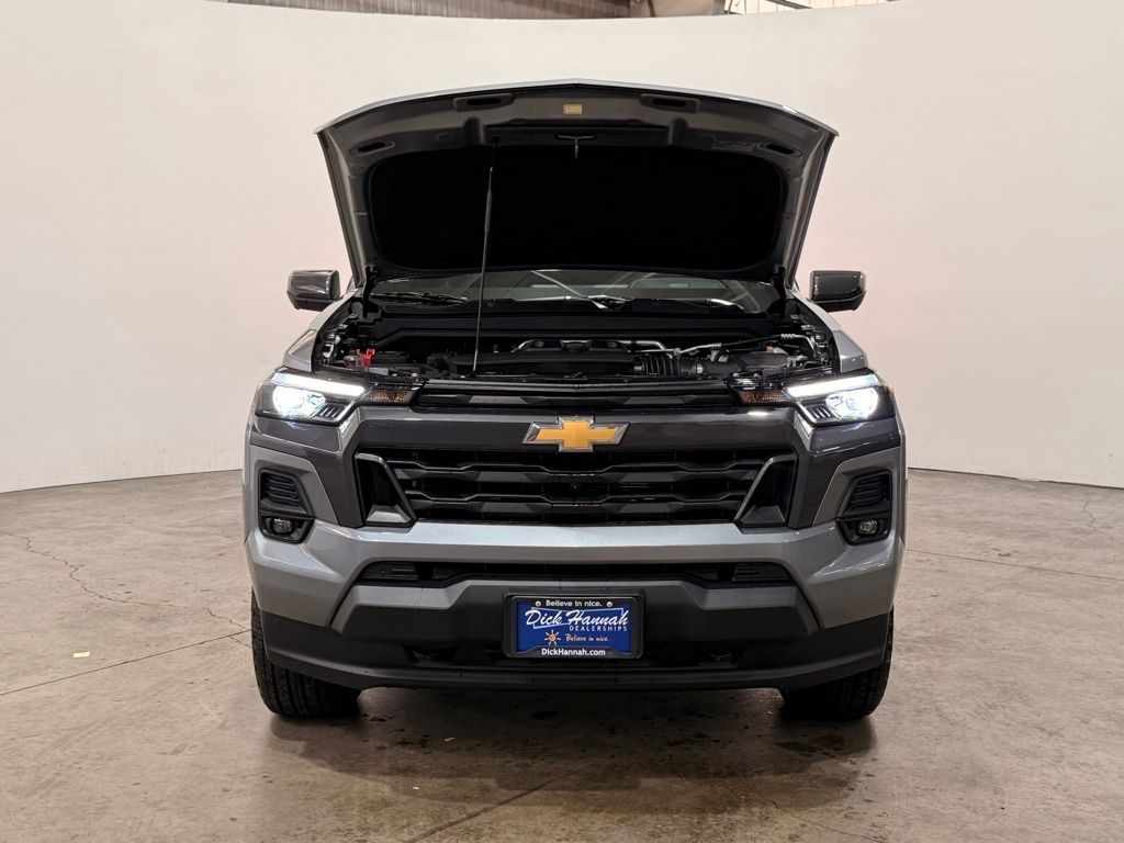 2025 Chevrolet Colorado Work Truck LT photo 4