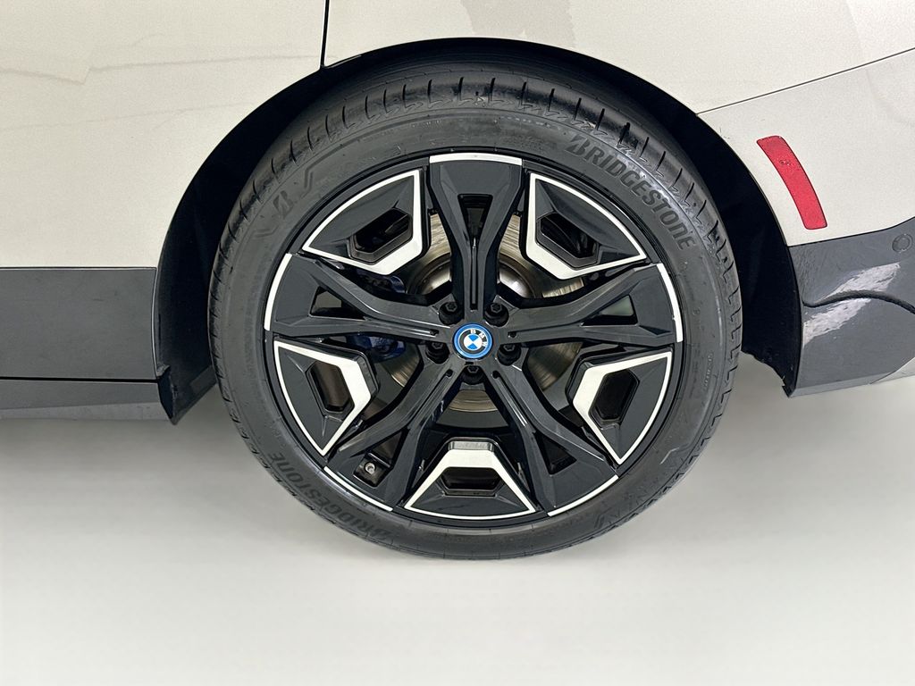 Thumbnail: 2023 BMW iX - 31