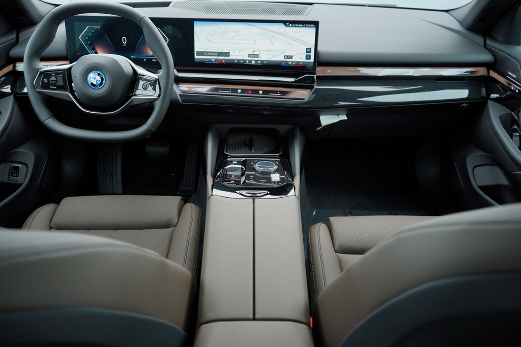 Thumbnail: 2026 BMW i5 - 14