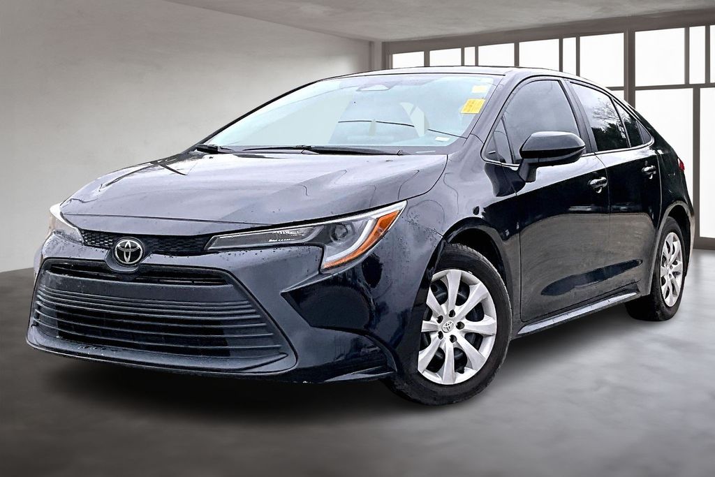 2024 Toyota Corolla LE's photo