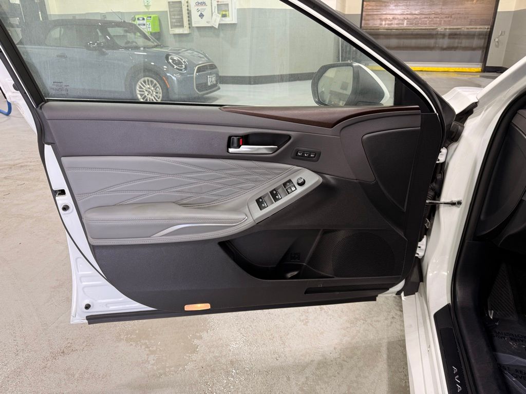 Thumbnail: 2019 Toyota Avalon - 10