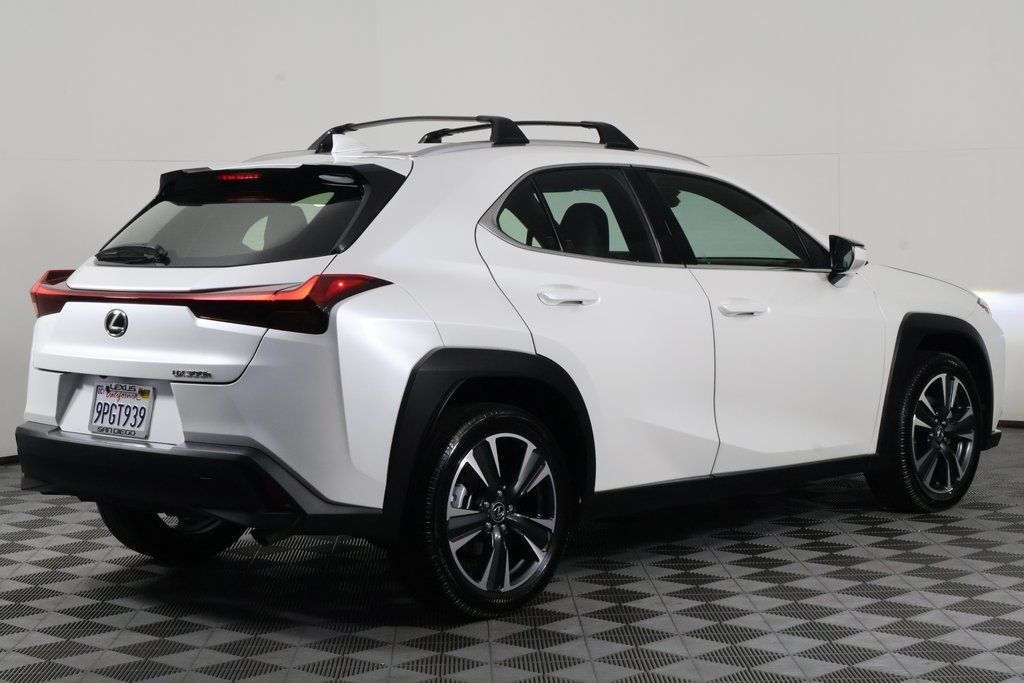 Thumbnail: 2025 Lexus UX - 4