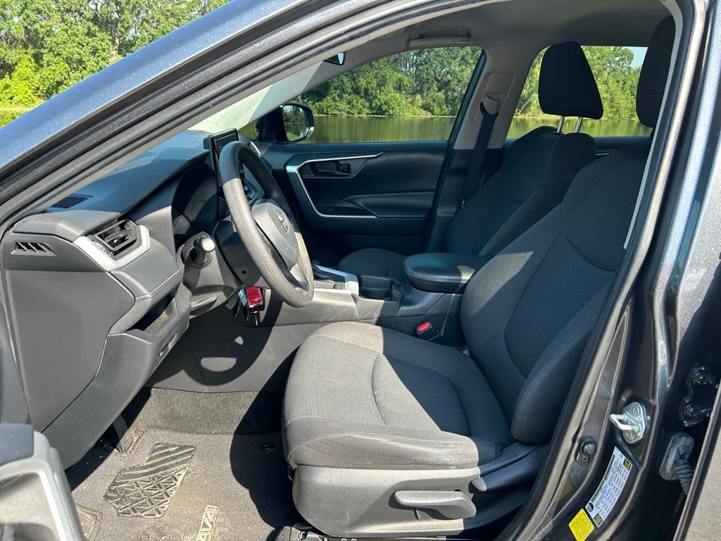 2021 Toyota RAV4 LE 14