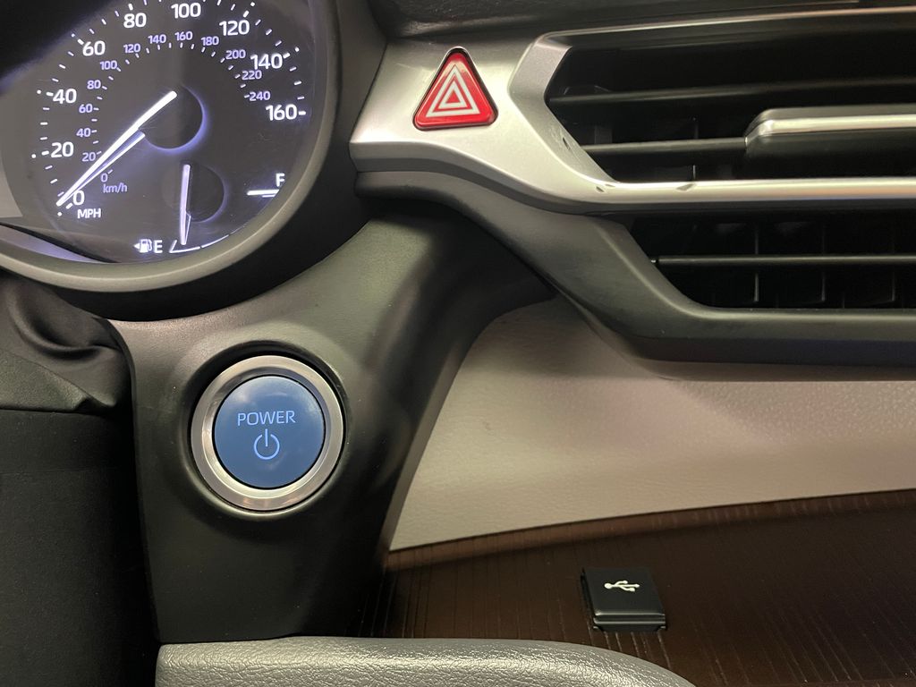 Thumbnail: 2022 Toyota Sienna - 25