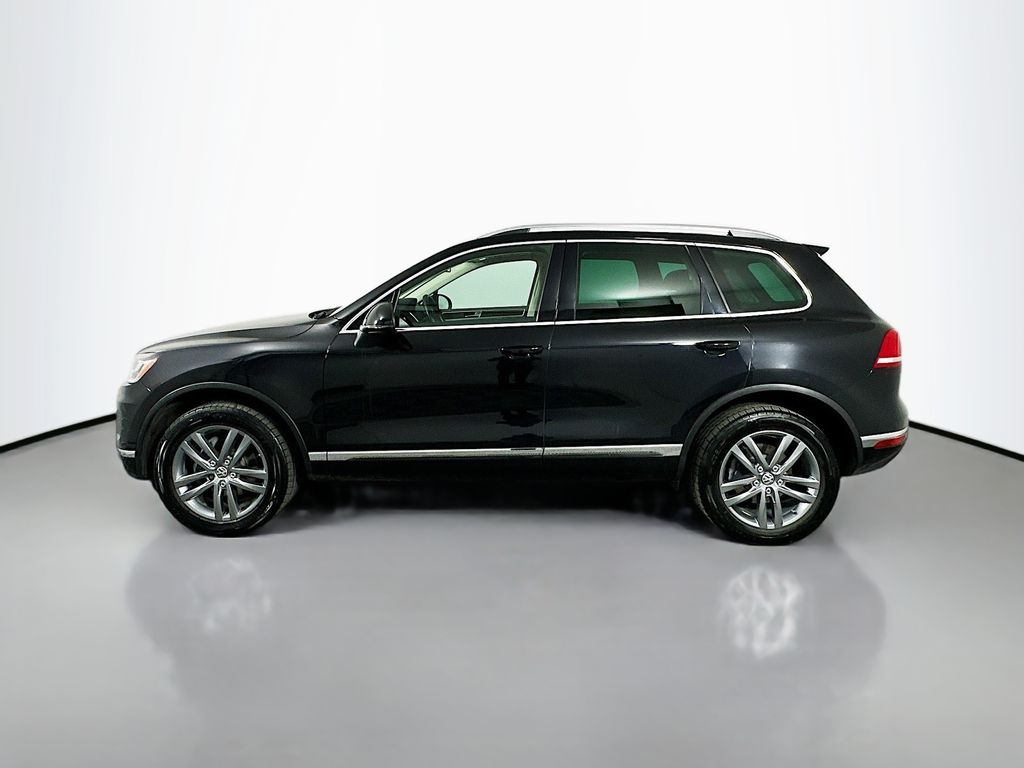 Thumbnail: 2015 Volkswagen Touareg - 8