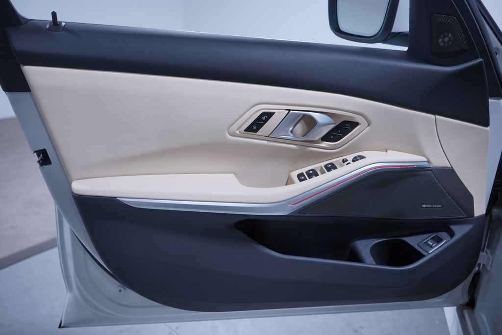 Thumbnail: 2025 BMW 3 Series - 16