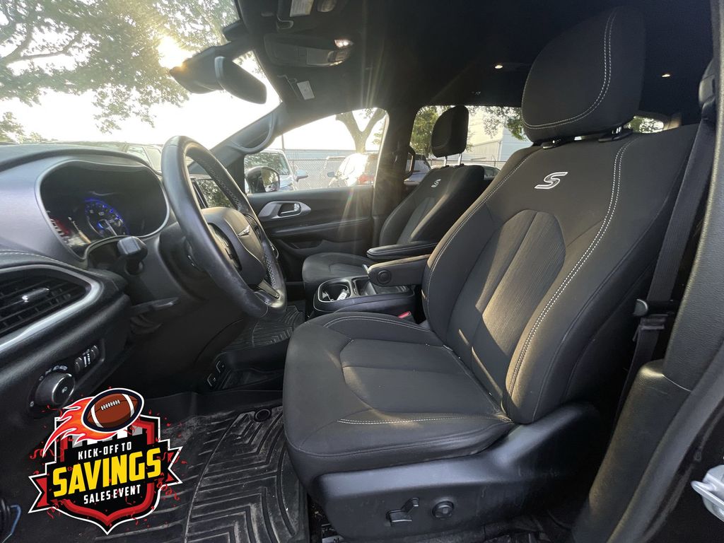 Used 2021 Chrysler Pacifica Van